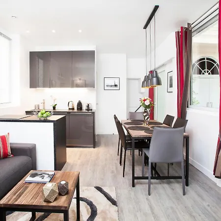 Charming 2br-2ba Between Le Marais&le Louvre Appartement Parijs