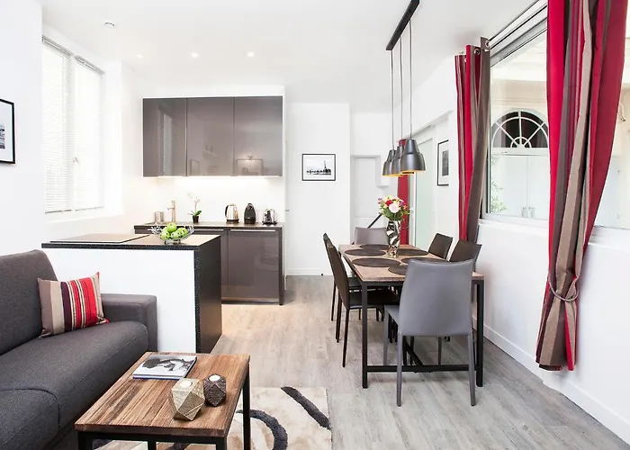 Charming 2br-2ba Between Le Marais&le Louvre Appartement Parijs